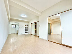 リヴァーサイド植田 4階2LDKのリビング/ダイニング