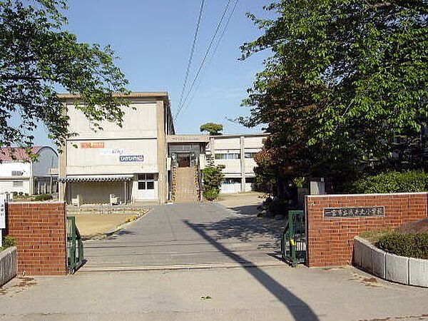 画像16:小学校「一宮市立浅井北小学校まで825m」