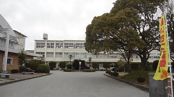 画像18:高校「愛知県立木曽川高校まで1644m」