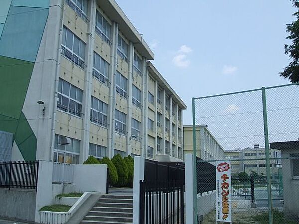 画像23:中学校「丹陽中学校まで826m」