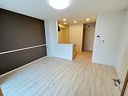 ワイド・スリーリング 103 1階1LDKのリビング/ダイニング