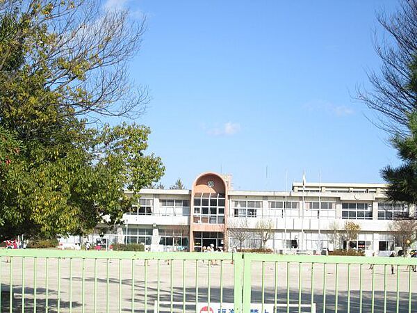 画像19:小学校「岡崎市立羽根小学校まで592m」