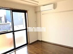 ローズガーデン青山 1階1DKのリビング/ダイニング