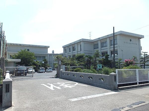 画像24:中学校「津島市立神守中学校まで1478m」