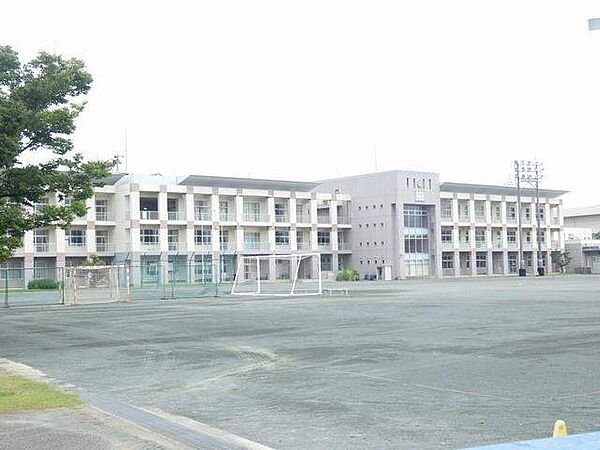 中学校「稲沢市立平和中学校まで2618m」