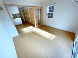 プリムローズ・ヴィラ 1階1LDKのリビング/ダイニング