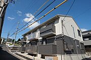梅坪駅より徒歩16分 築5年10ヶ月 2階建の賃貸物件