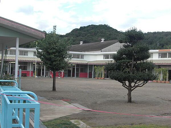 画像27:幼稚園、保育園「丸山保育園まで490m」