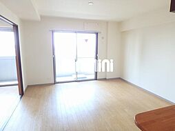 ｅｎｓｏｌｅｉｌｌ’ｅ 4階2LDKのリビング/ダイニング