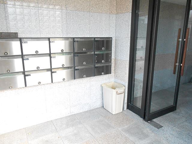 9 / 12