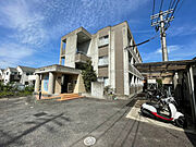 山口駅より徒歩5分 築25年8ヶ月 3階建の賃貸物件