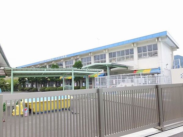 画像6:幼稚園、保育園「第一ひかり幼稚園まで740m」