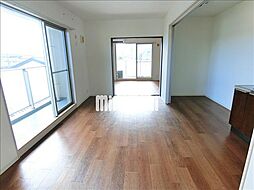 スイーツ・パシフィコ 3階1LDKのリビング/ダイニング