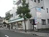 周辺：コンビニ「ファミリーマートまで220m」