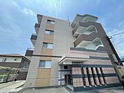  築7年8ヶ月 4階建の賃貸物件