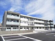  築7年7ヶ月 3階建の賃貸物件