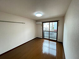 サン・シュテルン 1階1Kのリビング/ダイニング