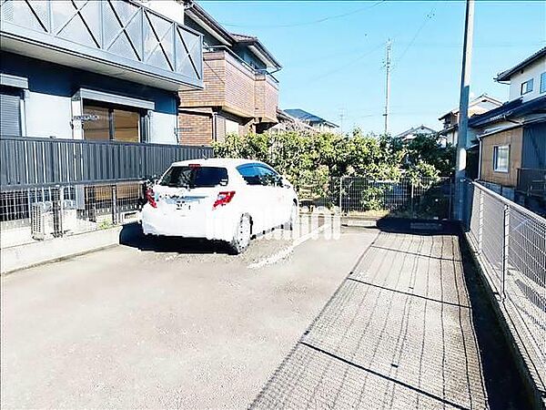 画像13:駐車場