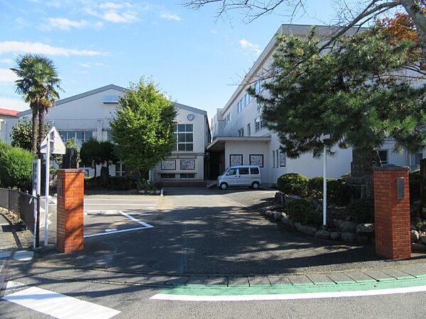 画像22:小学校「富士市立富士川第二小中一貫校松野学園まで956m」