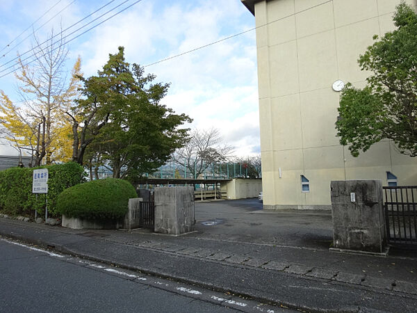 画像16:中学校「富士宮市立富士宮第一中学校まで671m」