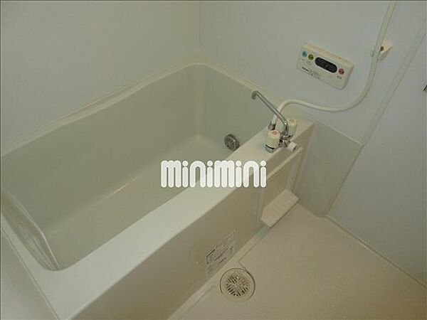 画像12:清潔感のあるバスルーム