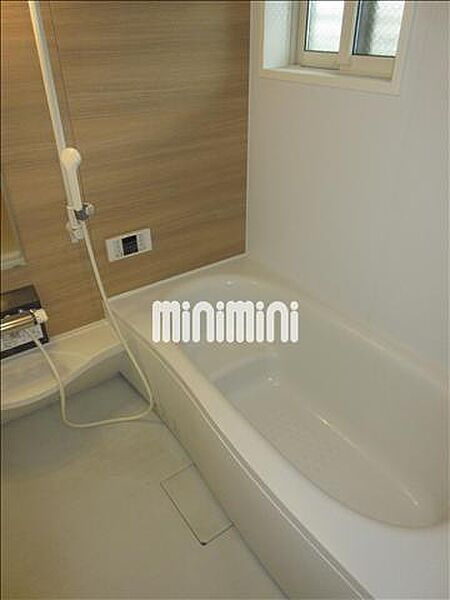 画像8:窓のバスルーム！一坪風呂！