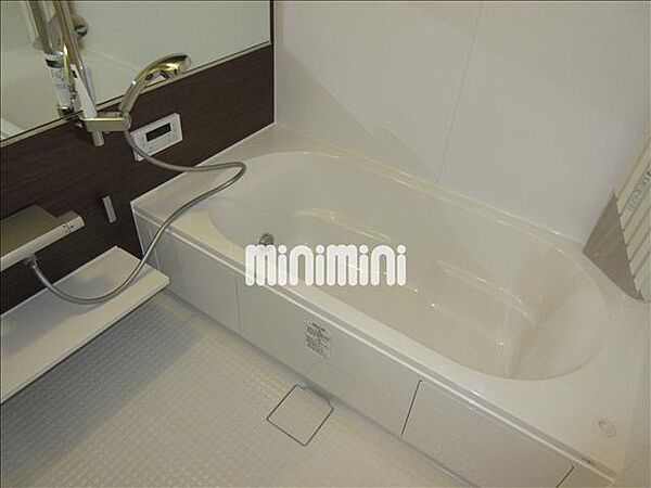 画像12:清潔感のあるバスルーム。