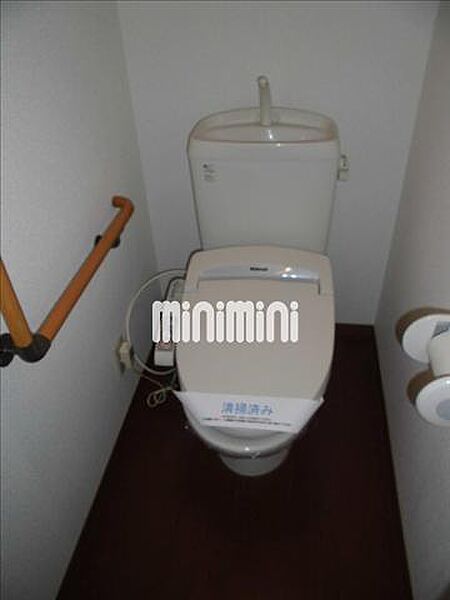 画像8:温水洗浄便座付きのトイレです
