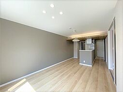 シャーメゾンプレミアス 1階2LDKのリビング/ダイニング