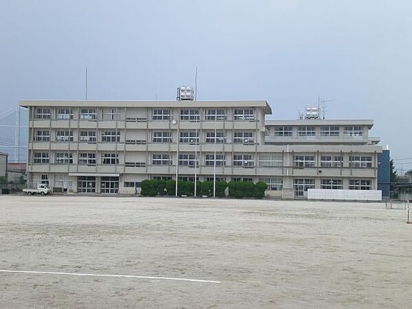 中学校「神戸町立神戸中学校まで1797m」