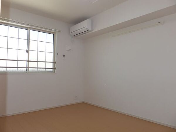 画像20:北側の洋室は寝室にピッタリ。エアコンもあります