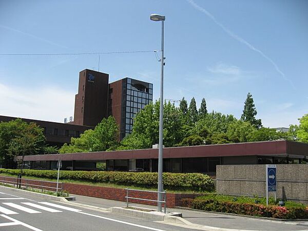画像27:病院「朝日大学まで1100m」