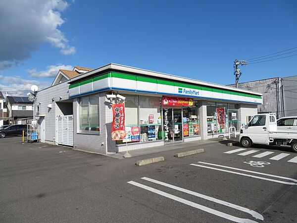 画像24:コンビニ「ファミリーマート北方加茂店まで700m」