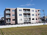 穂積駅より徒歩73分 築15年4ヶ月 3階建の賃貸物件