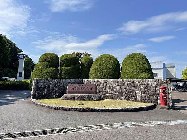画像23:大学「中日本自動車短大まで680m」