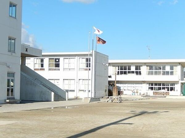 画像21:小学校「羽島市立中央小学校まで1687m」