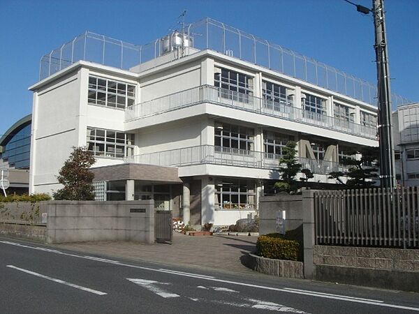 画像20:中学校「羽島市立竹鼻中学校まで2080m」