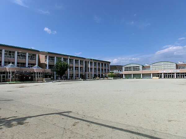画像17:小学校「中津川市立南小学校まで1644m」