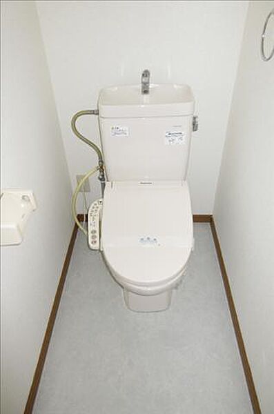 トイレ：人気の温水洗浄便座ですよ。