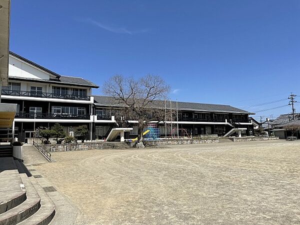 画像16:小学校「関市立安桜小学校まで1836m」