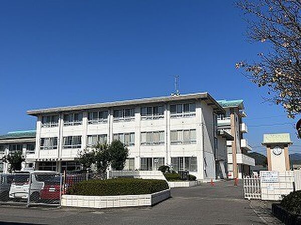 画像23:小学校「関市立金竜小学校まで2246m」