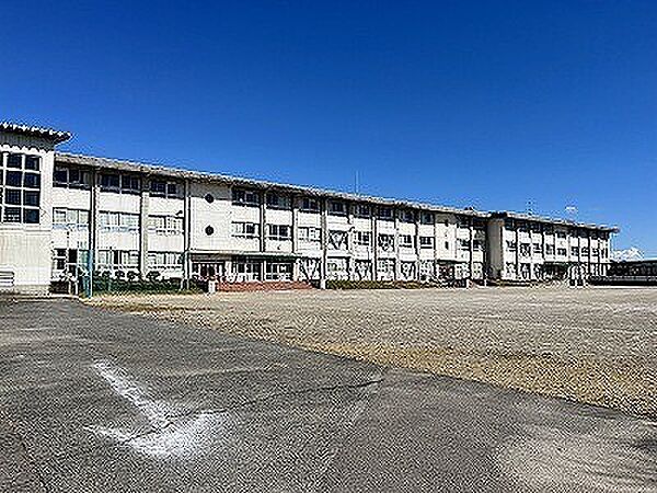 画像21:小学校「関市立瀬尻小学校まで1032m」