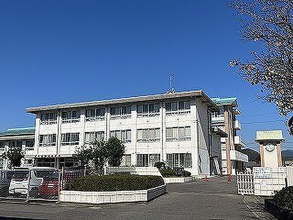 画像22:小学校「関市立金竜小学校まで1986m」