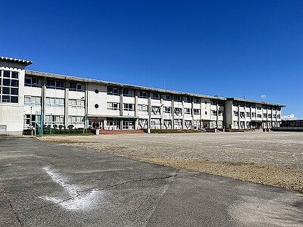 画像21:小学校「関市立瀬尻小学校まで1520m」
