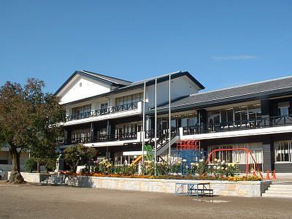 画像4:小学校「関市立安桜小学校まで1932m」