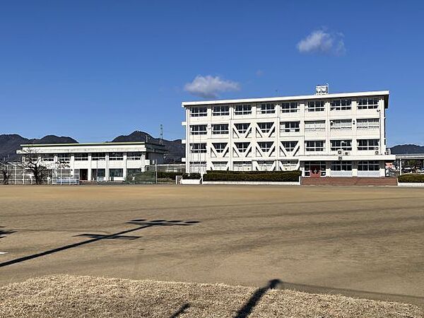 画像5:中学校「関市立下有知中学校まで991m」