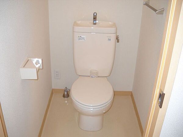 画像7:清潔感あるトイレ