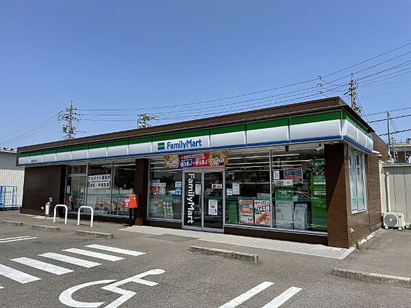 画像24:コンビニ「ファミリーマート美濃松栄町店まで632m」