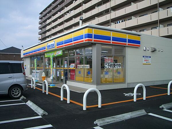 画像18:コンビニ「ミニストップ四日市末永店まで60m」