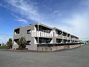 川合高岡駅より徒歩6分 築21年1ヶ月 2階建の賃貸物件